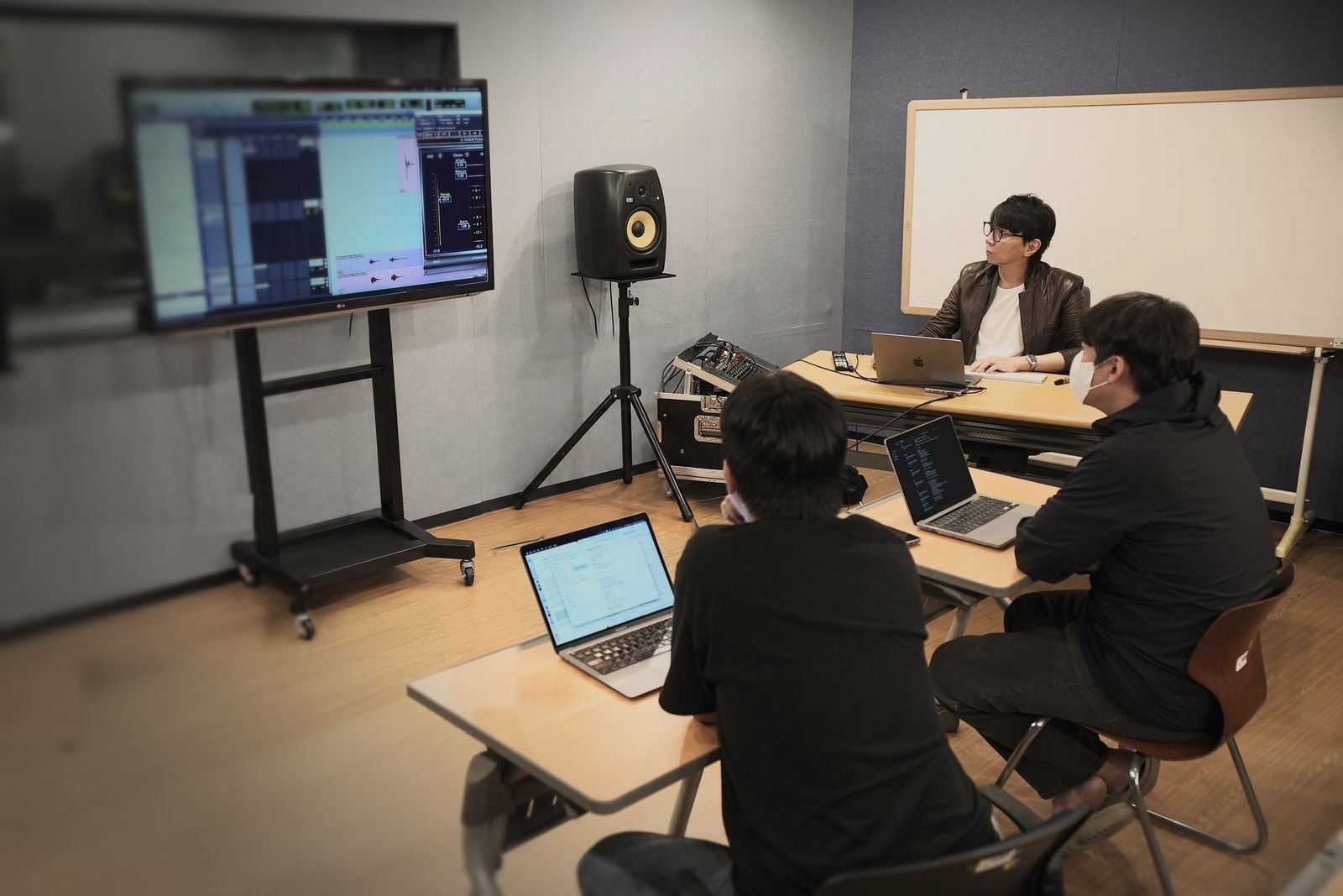 A class in progress: Sichul Kim teaching with a Pro Tools session on screen